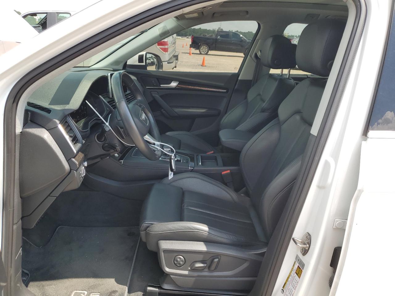 WA1CNAFY9J2053880 2018 Audi Q5 Prestige