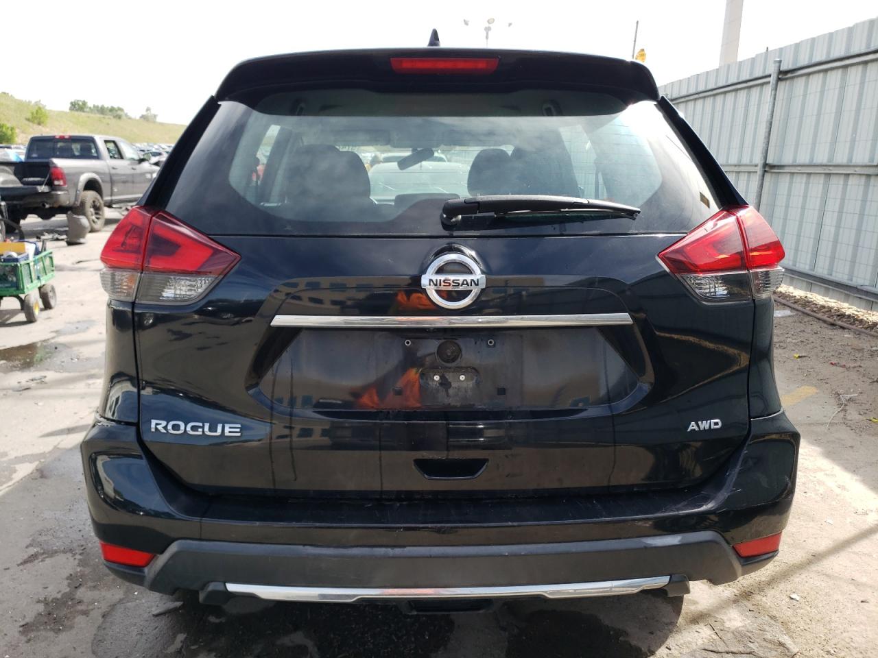 KNMAT2MV6JP502405 2018 Nissan Rogue S