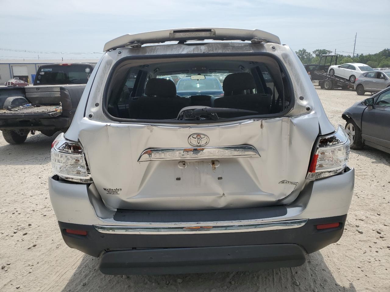 5TDBK3EH8DS212103 2013 Toyota Highlander Base