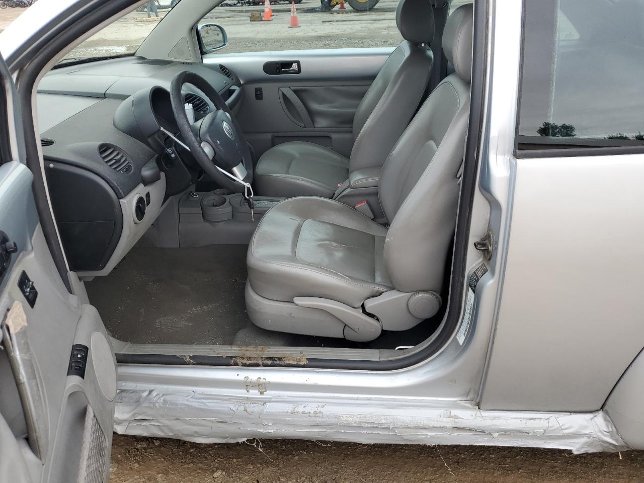 3VWCK21C83M439831 2003 Volkswagen New Beetle Gls