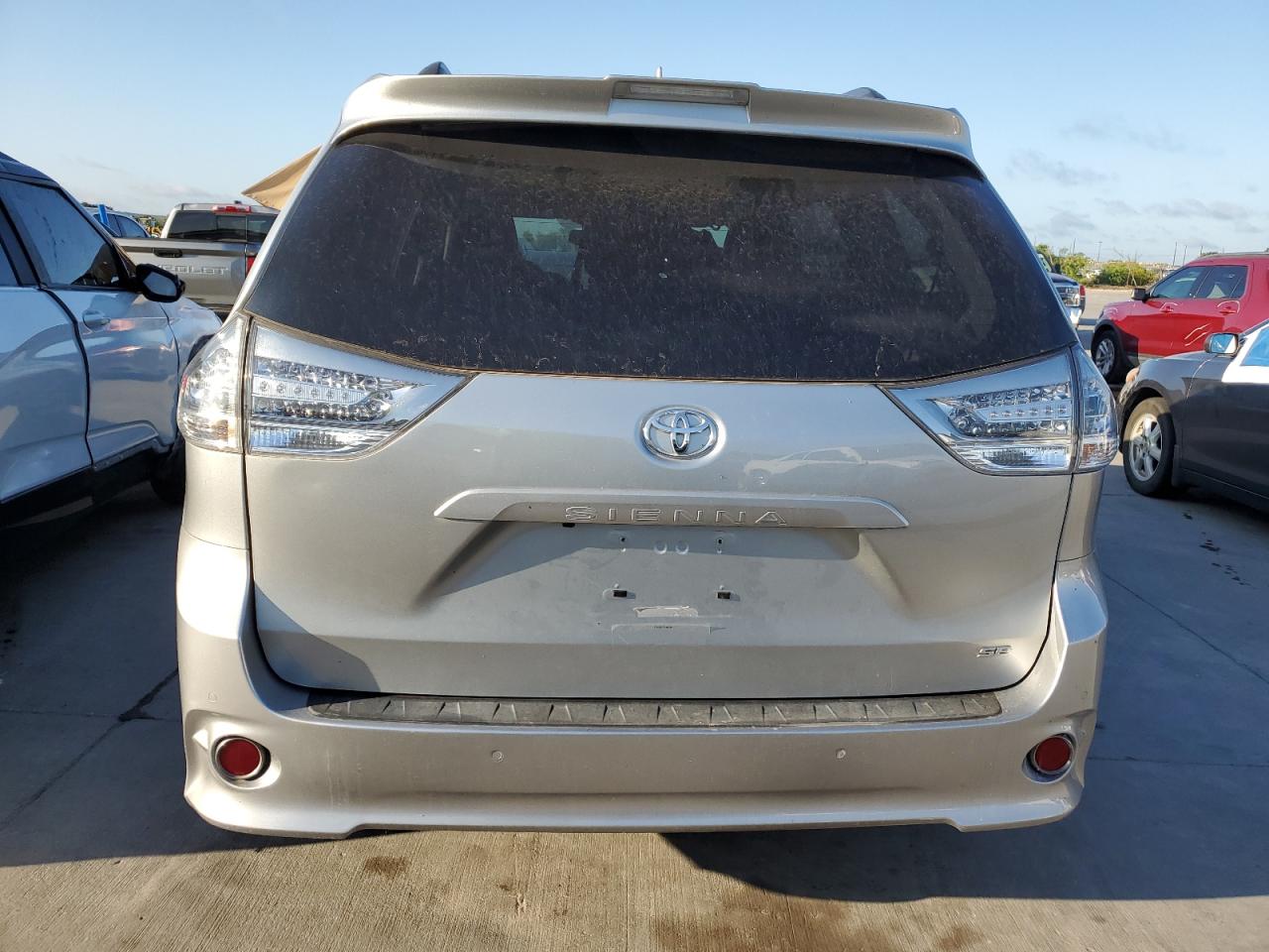 2019 Toyota Sienna Se vin: 5TDXZ3DC7KS969028