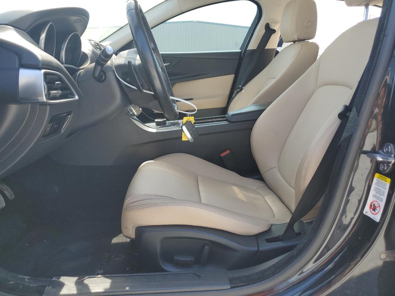 SAJAR4FX4JCP34261 2018 Jaguar Xe