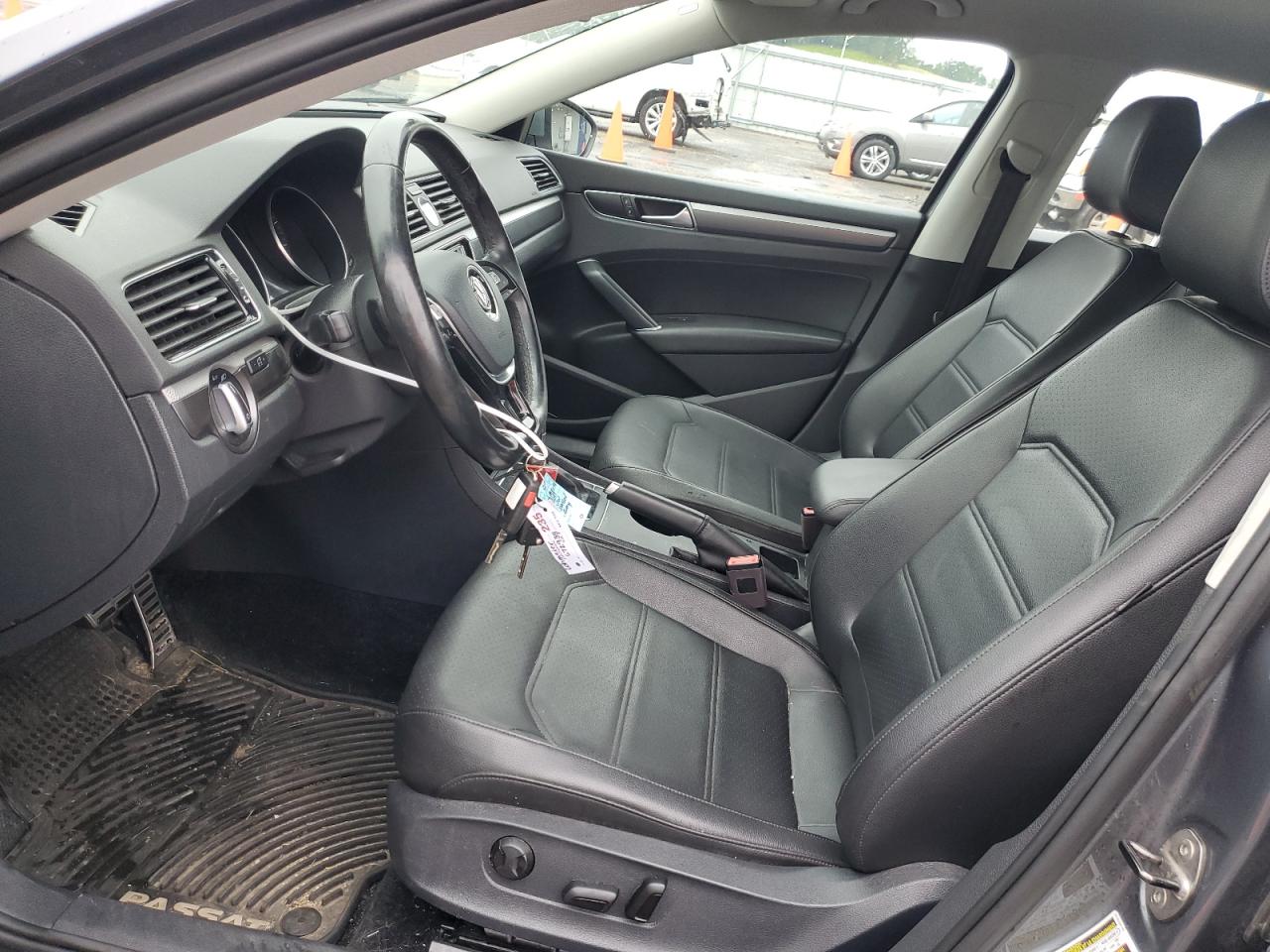 1VWDT7A35HC077609 2017 Volkswagen Passat R-Line