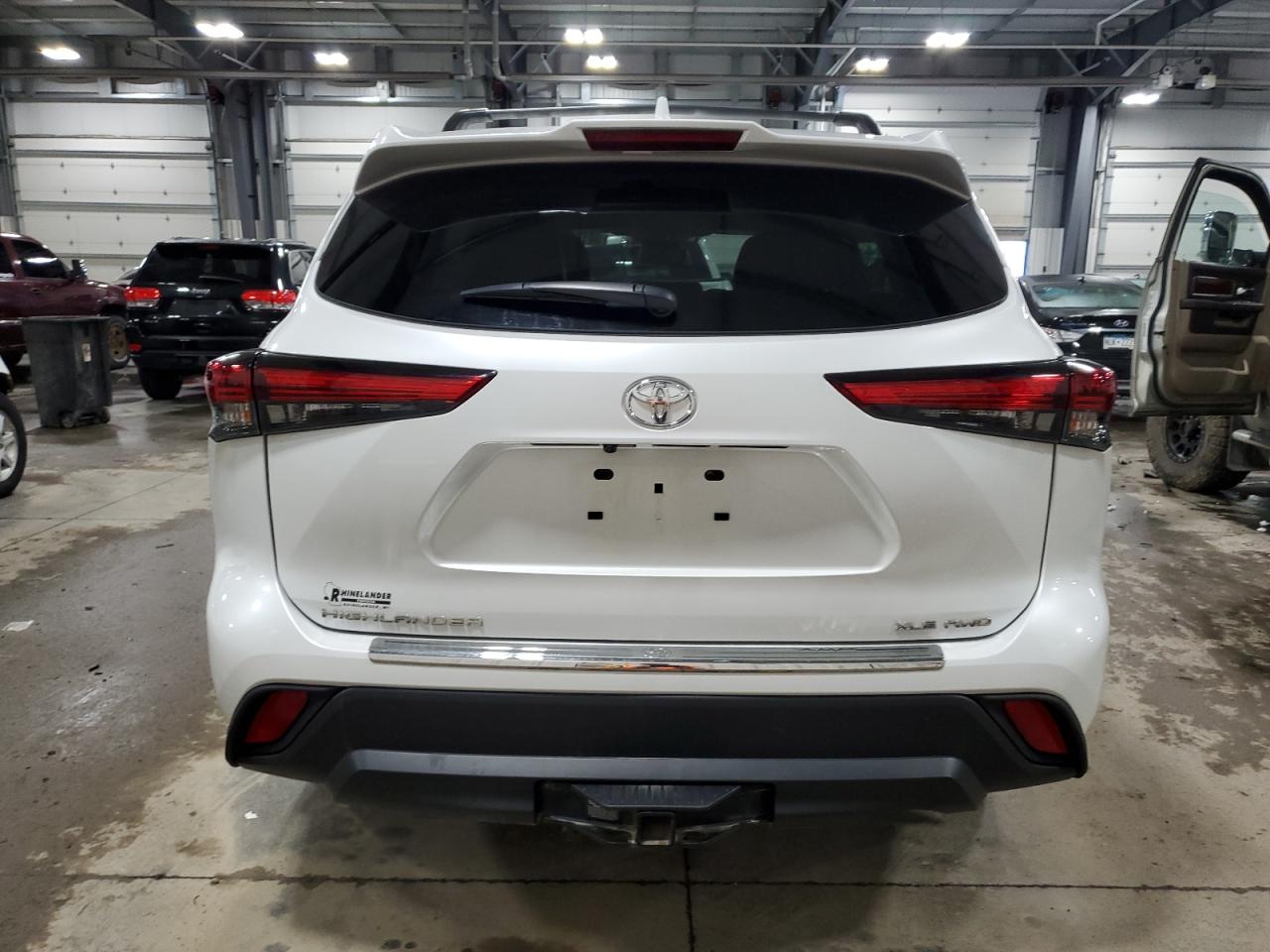 5TDGZRBH6NS252996 2022 Toyota Highlander Xle