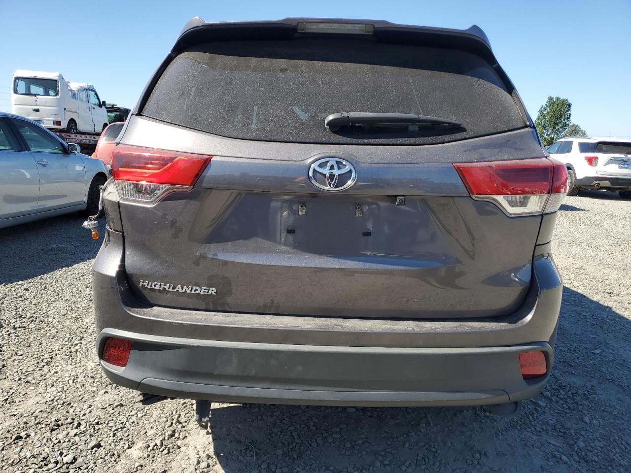 5TDZARFH2HS024802 2017 Toyota Highlander Le