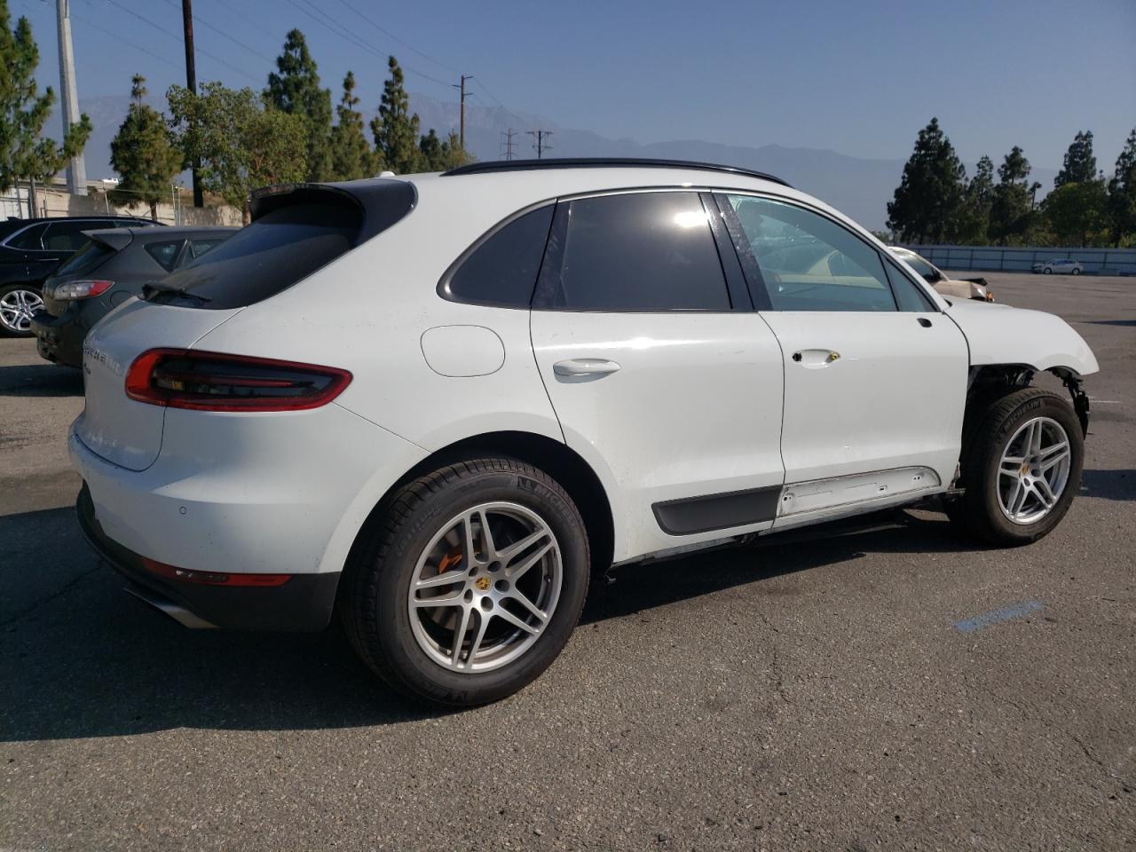 2017 Porsche Macan vin: WP1AA2A5XHLB82693