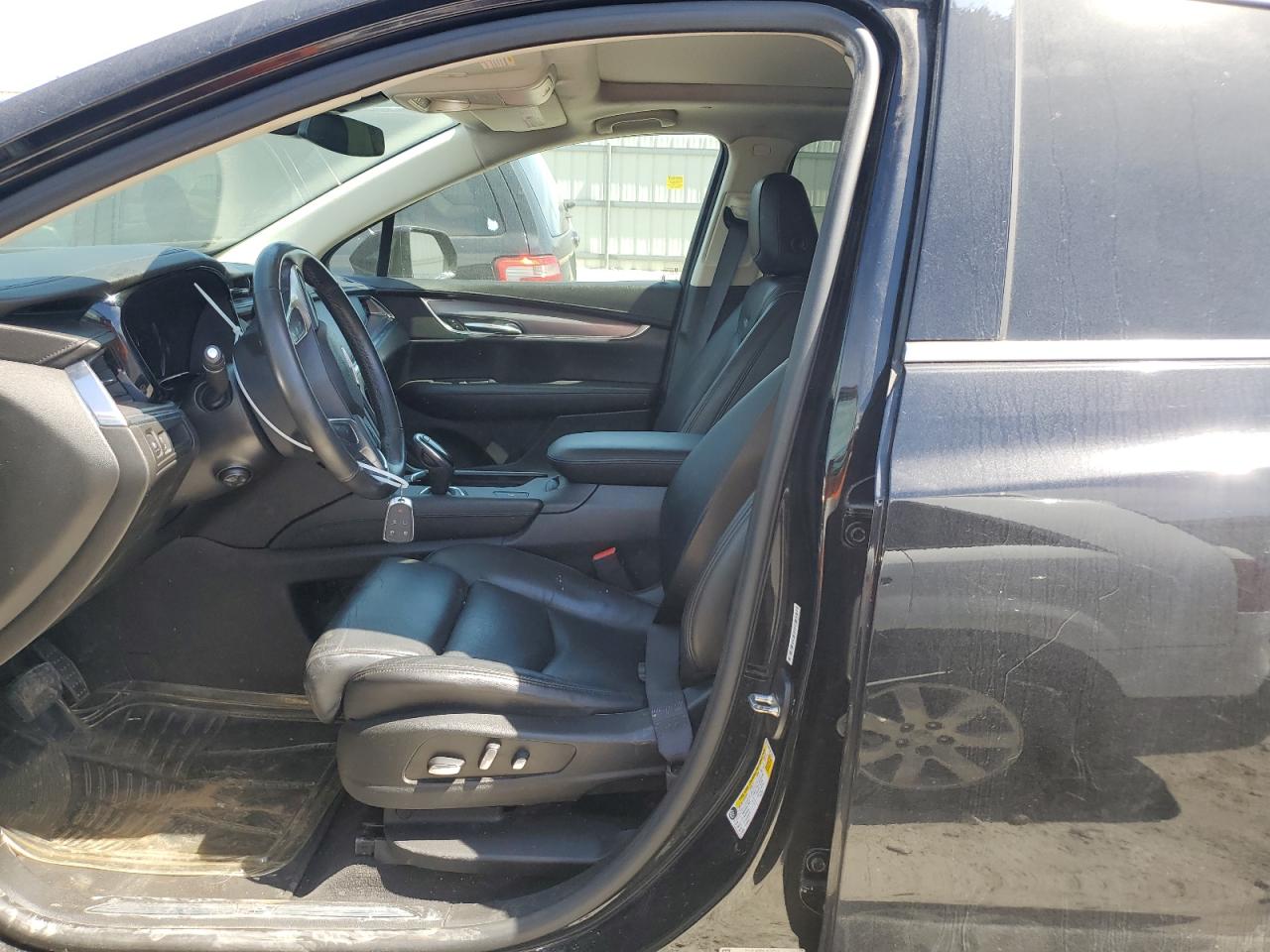 1GYKNBRS8HZ220319 2017 Cadillac Xt5 Luxury