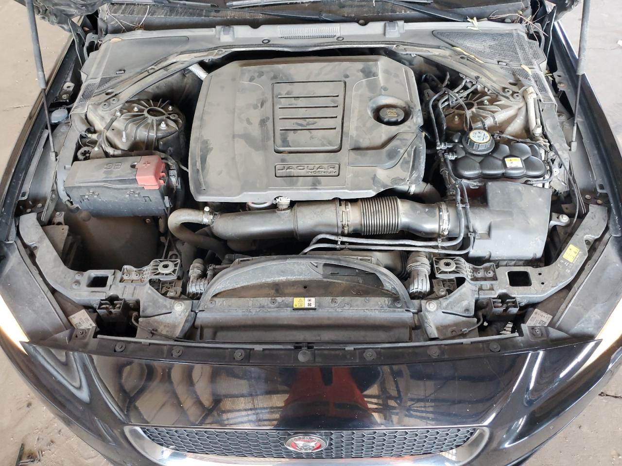 SAJAR4FX6JCP33046 2018 Jaguar Xe