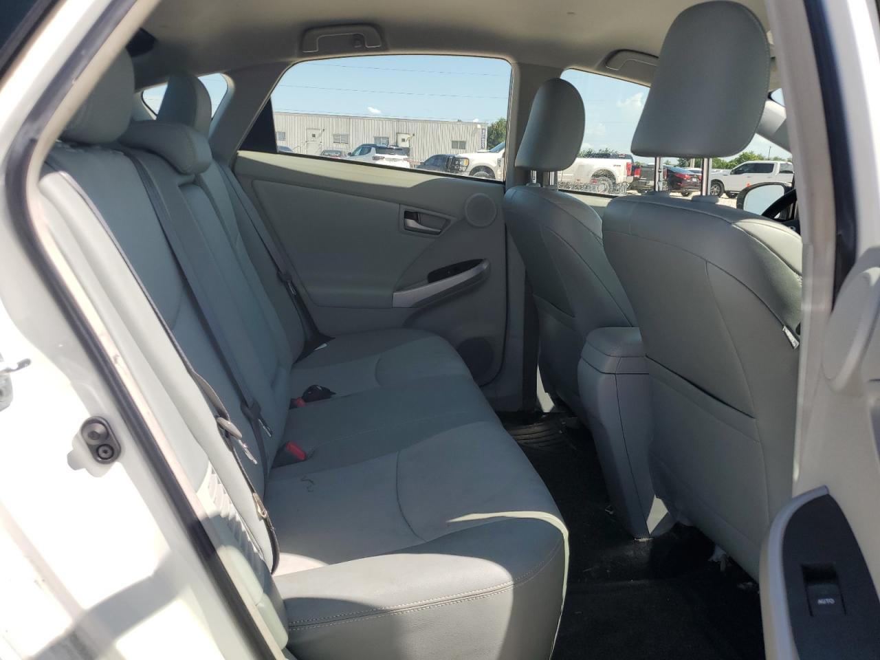 JTDKN3DUXE1854410 2014 Toyota Prius