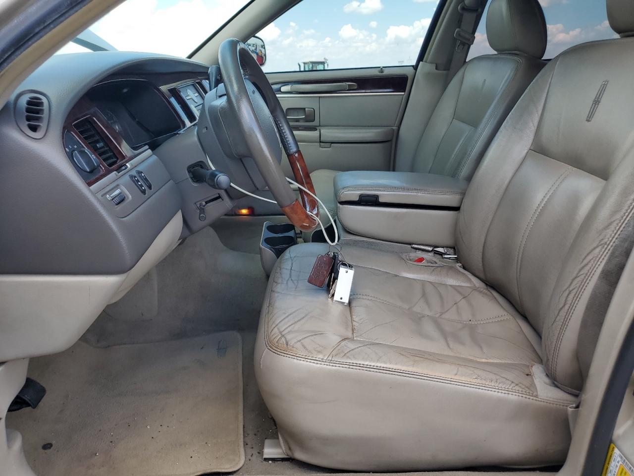 2LNBL8CV4AX752305 2010 Lincoln Town Car Signature Limited