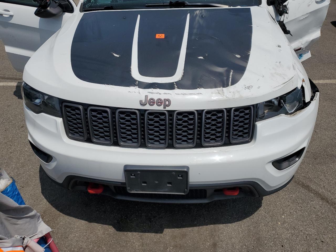 1C4RJFLG2KC693932 2019 Jeep Grand Cherokee Trailhawk
