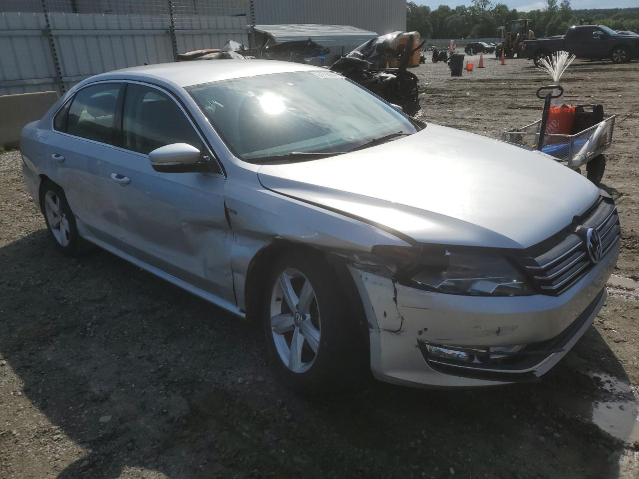 2015 Volkswagen Passat S vin: 1VWAS7A32FC111220