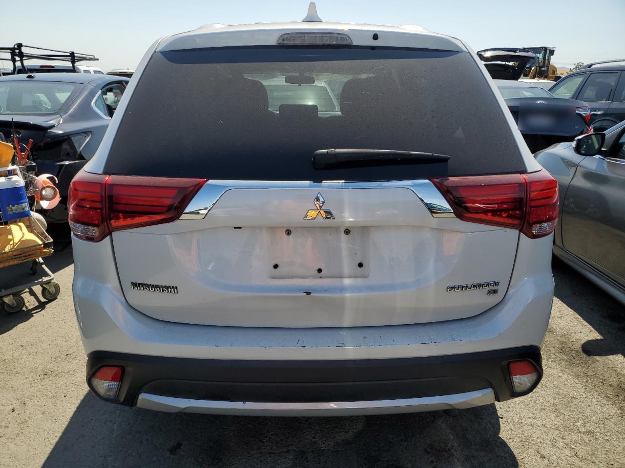 JA4AD3A33HZ028119 2017 Mitsubishi Outlander Se