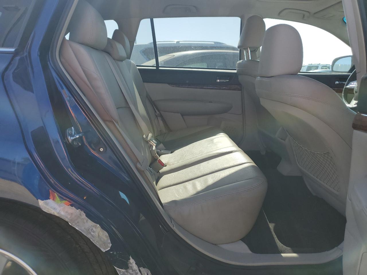 4S4BRBKC2B3358828 2011 Subaru Outback 2.5I Limited