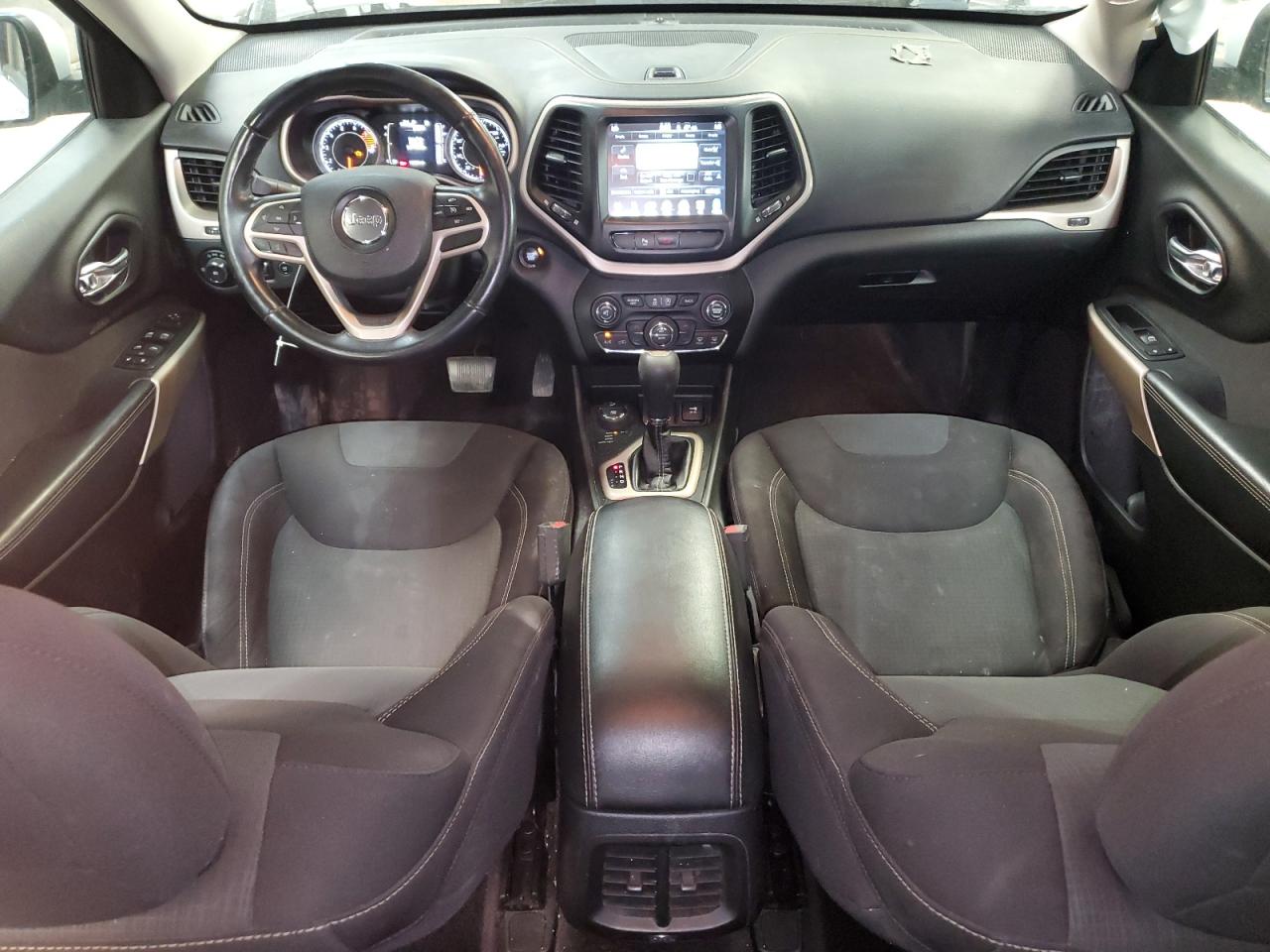 1C4PJMCS0HW587356 2017 Jeep Cherokee Latitude