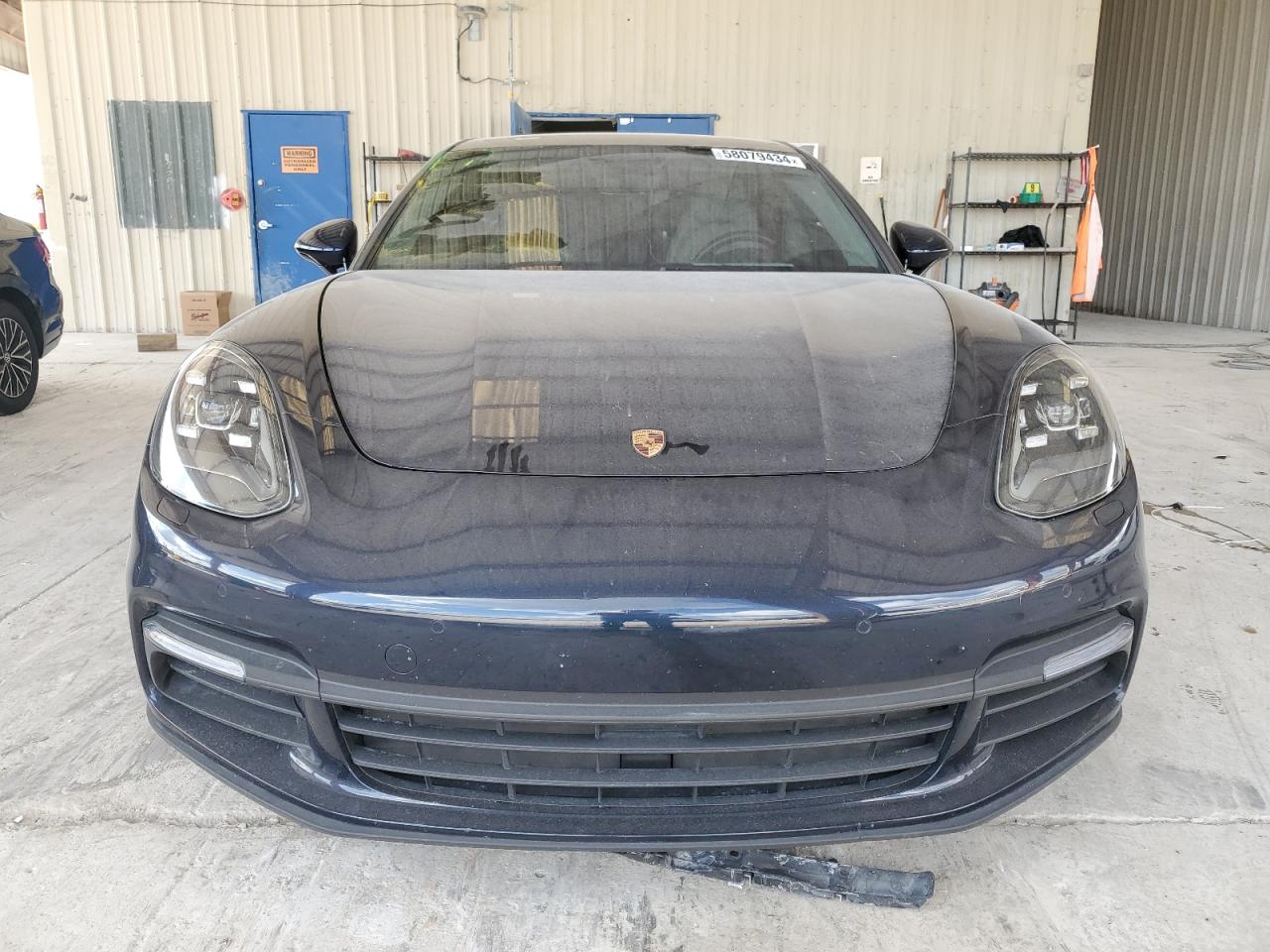 WP0AA2A79JL103975 2018 Porsche Panamera 4