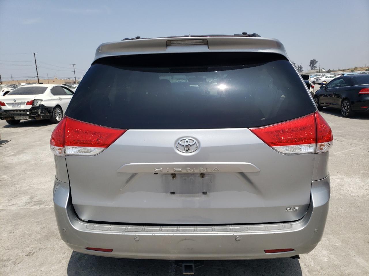 5TDYK3DC4BS132780 2011 Toyota Sienna Xle