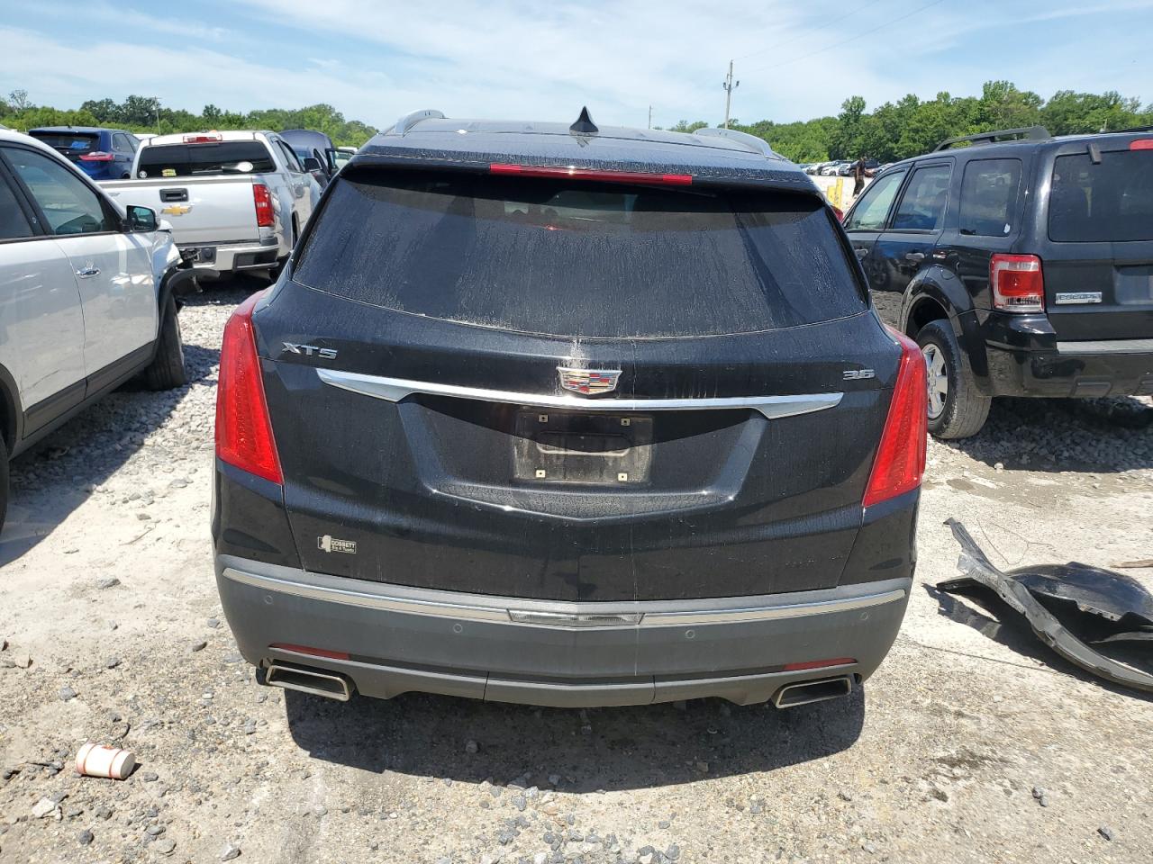 1GYKNBRS8HZ220319 2017 Cadillac Xt5 Luxury