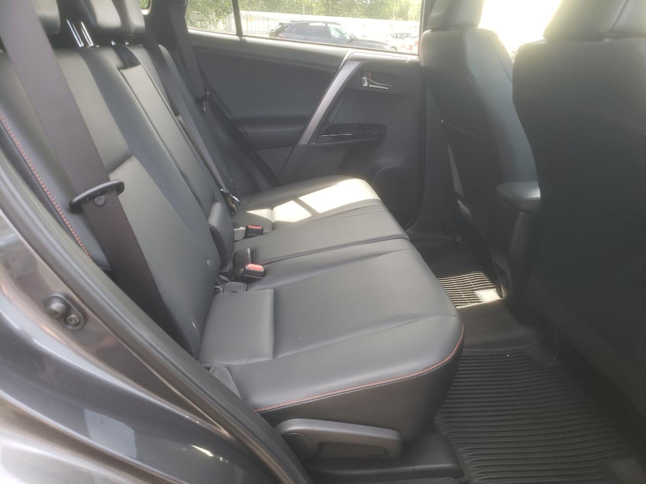 JTMJFREV7HJ162192 2017 Toyota Rav4 Se