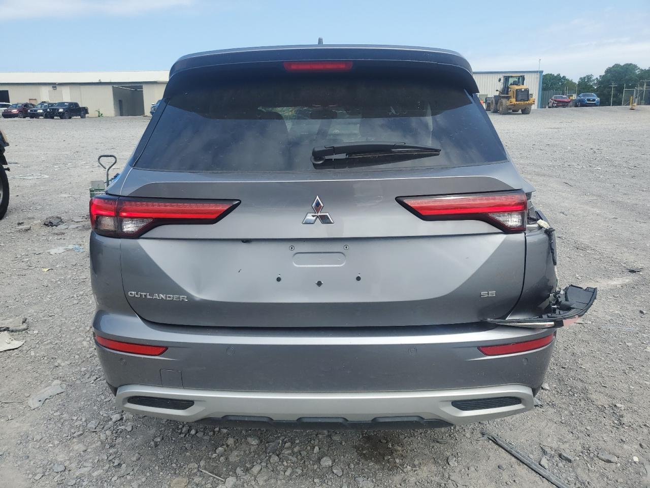 JA4J3UA82NZ040388 2022 Mitsubishi Outlander Se