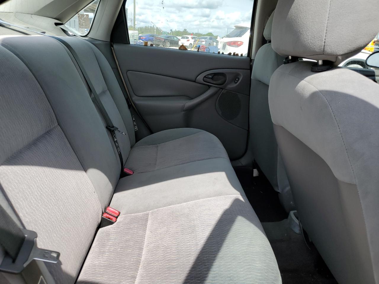 1FAFP34P8YW202243 2000 Ford Focus Se