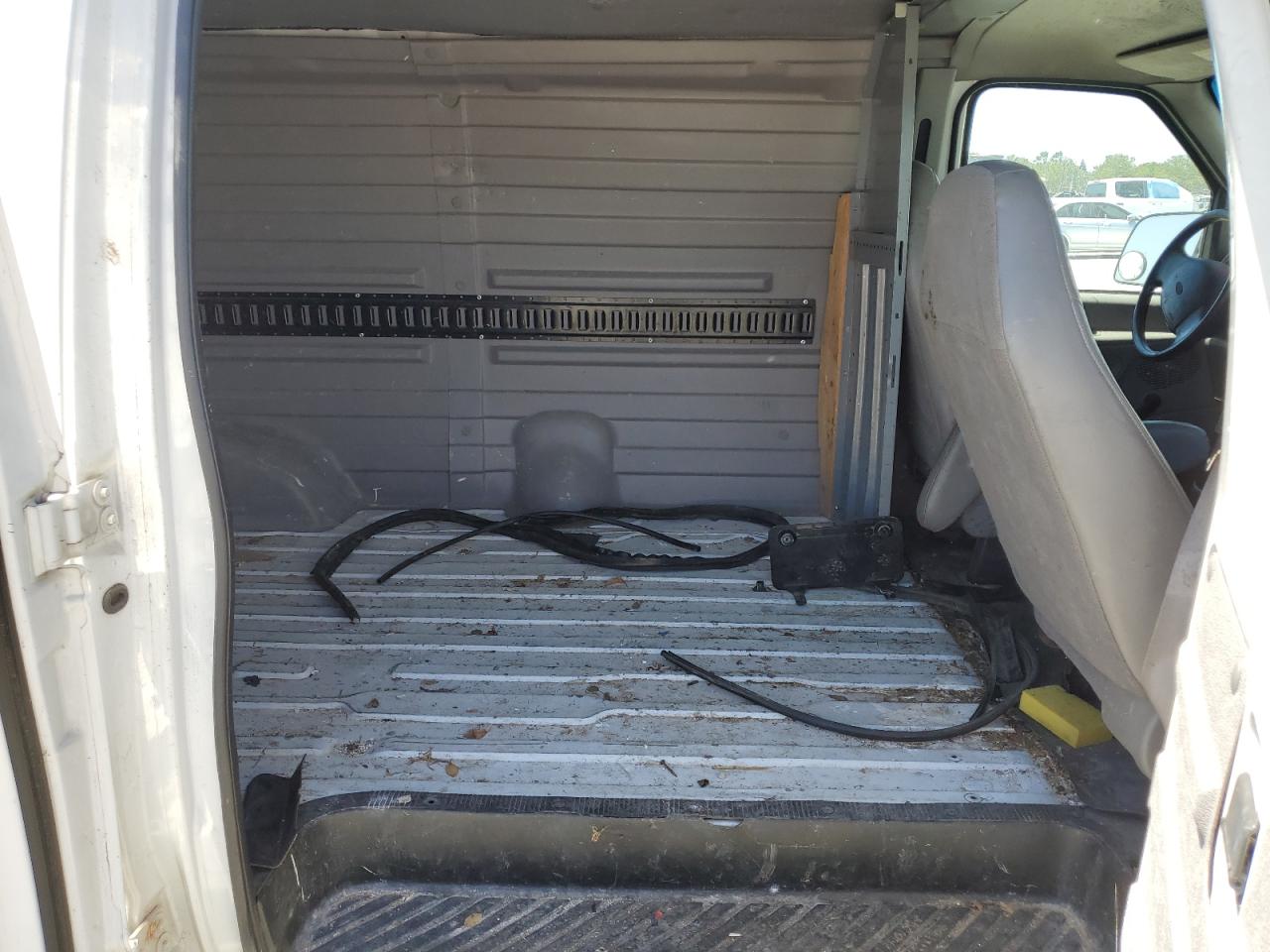 1FTRE14291HB69804 2001 Ford Econoline E150 Van