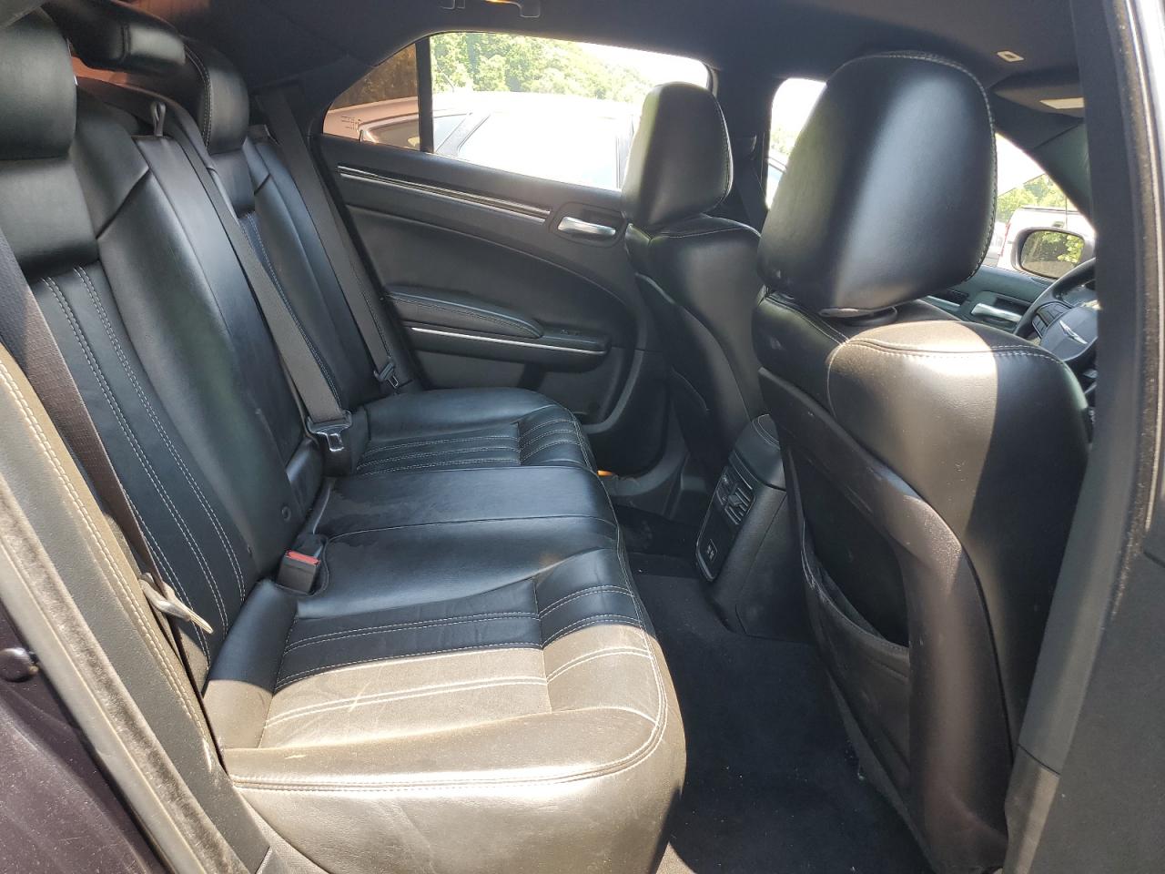 2C3CCAGG5KH686827 2019 Chrysler 300 S