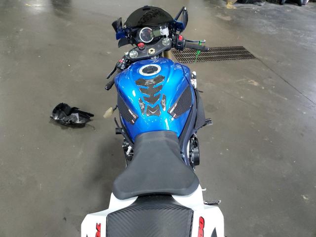 2011 SUZUKI GSX750 - JS1GR7MA5B2103156