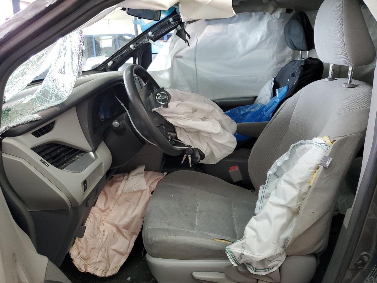 5TDZK3DC3FS571818 2015 Toyota Sienna