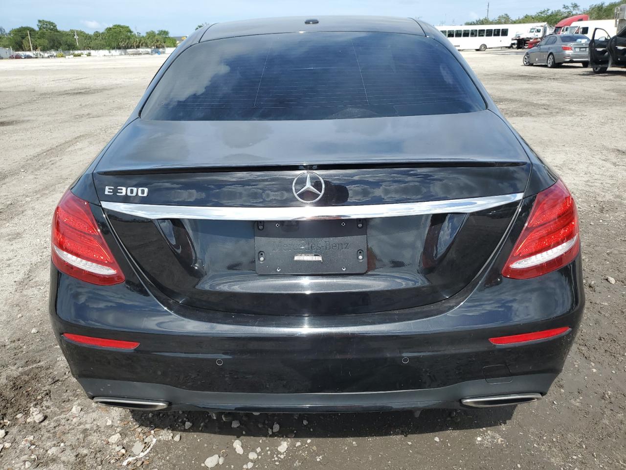 WDDZF4JB6JA338629 2018 Mercedes-Benz E 300