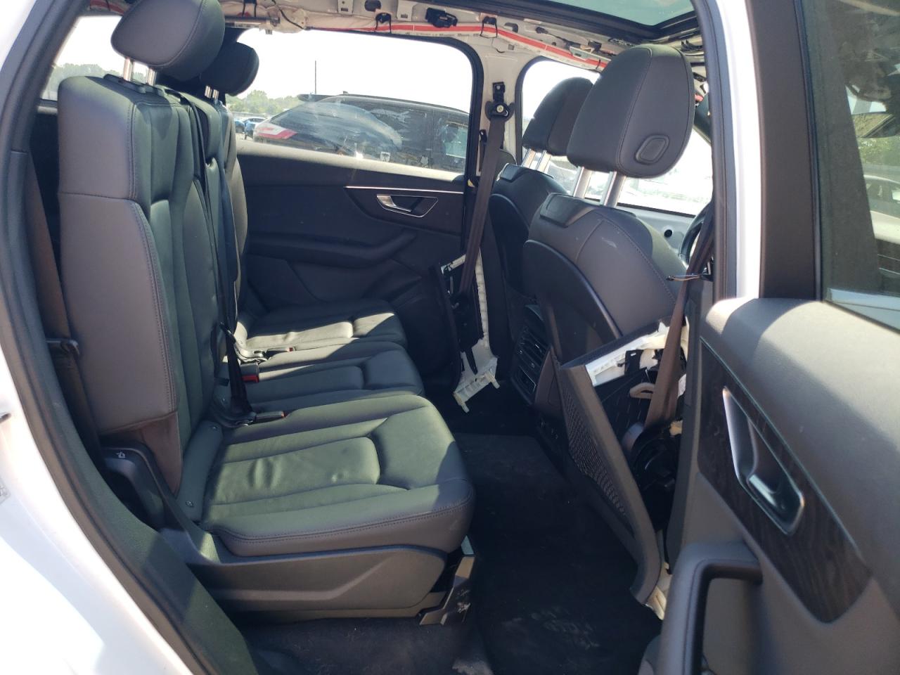 WA1AXAF74MD022604 2021 Audi Q7 Premium