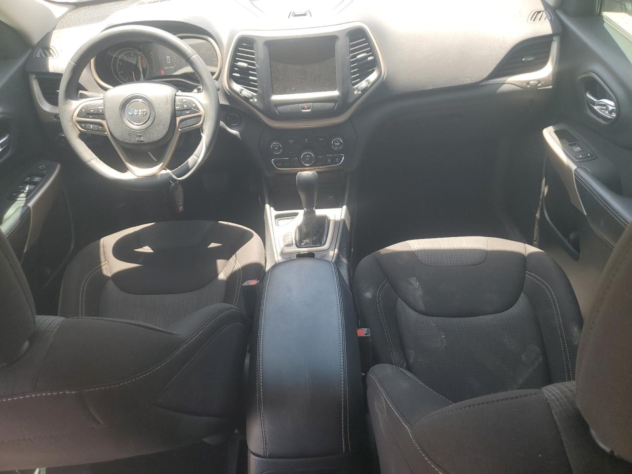 1C4PJLCB3HW661637 2017 Jeep Cherokee Latitude