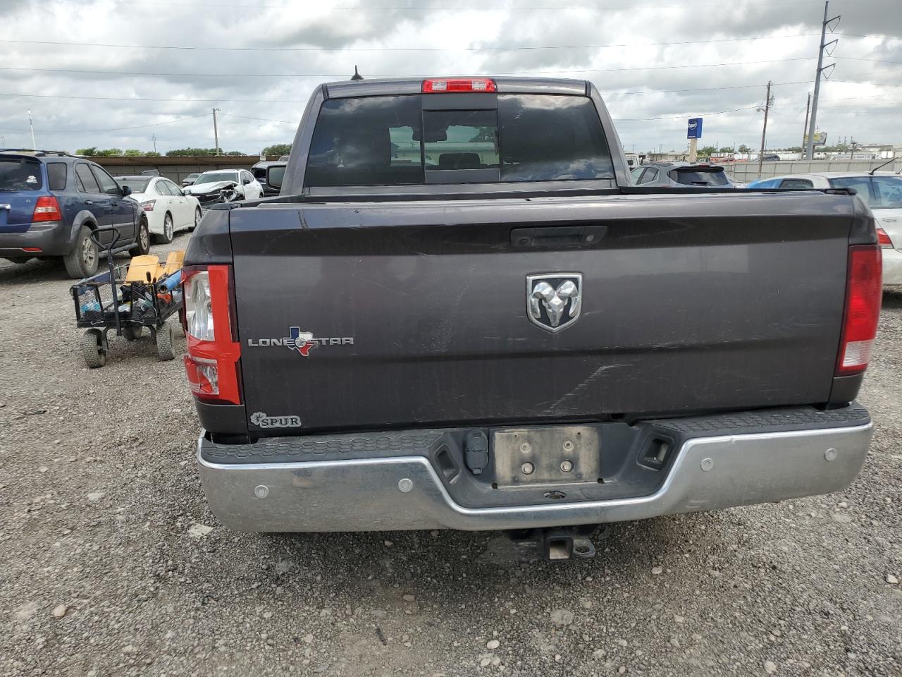 1C6RR6LG7HS775072 2017 Ram 1500 Slt