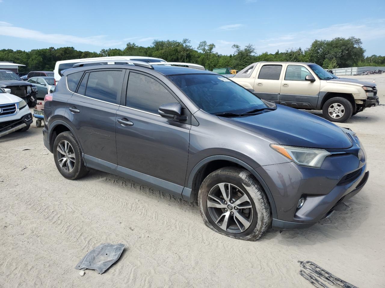 2T3WFREV0HW373001 2017 Toyota Rav4 Xle