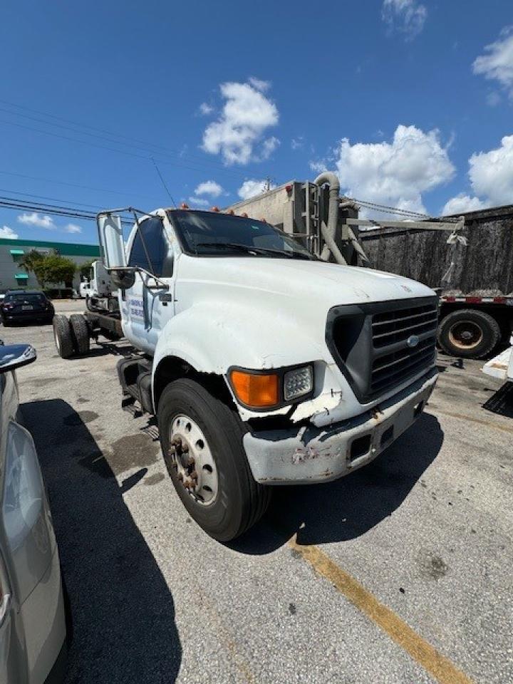 Lot #2715461582 2000 FORD F750 SUPER