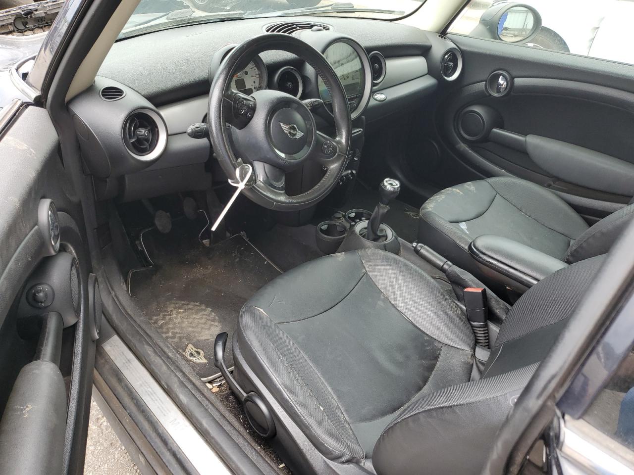 WMWSU3C57BT099372 2011 Mini Cooper