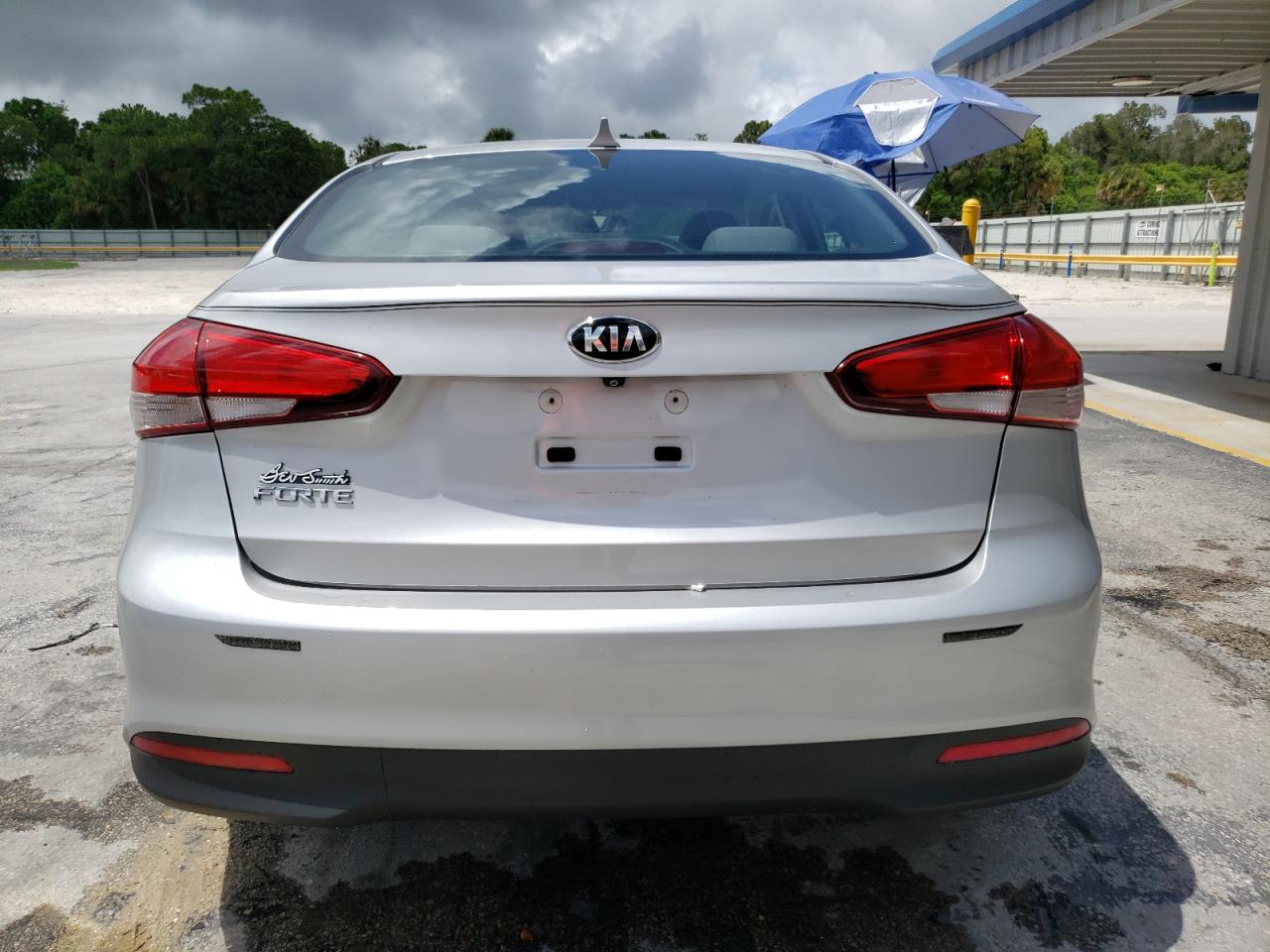 3KPFL4A76HE131120 2017 Kia Forte Lx