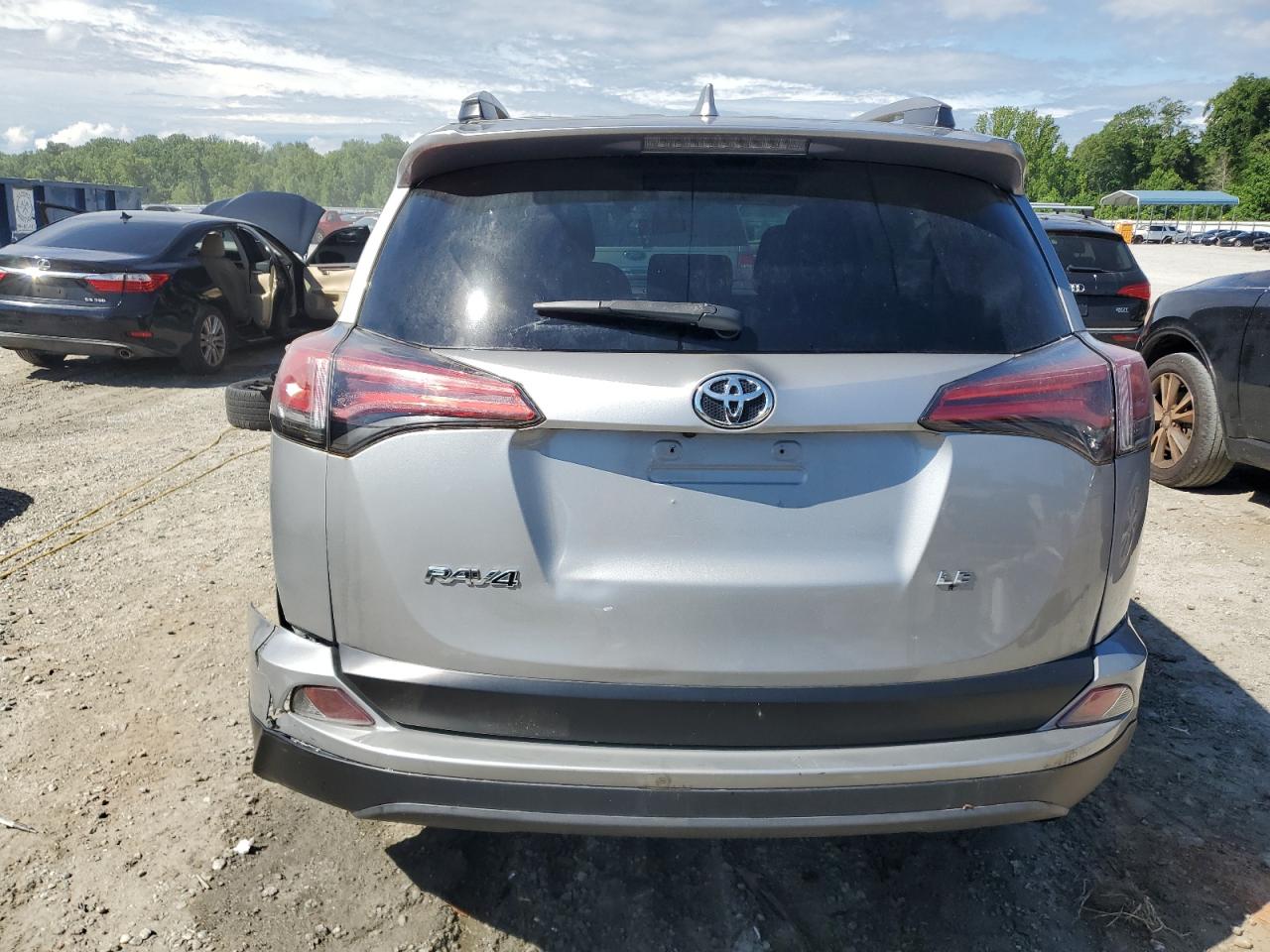 2018 Toyota Rav4 Le vin: 2T3ZFREVXJW522744