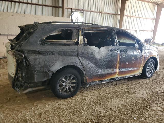 2022 TOYOTA SIENNA XLE - 5TDYRKEC4NS075456