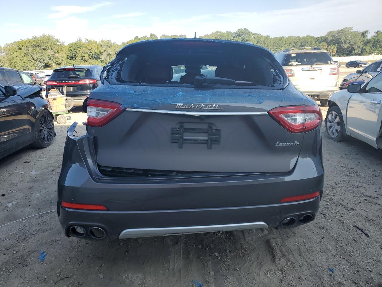 2017 Maserati Levante S Luxury vin: ZN661YULXHX212030