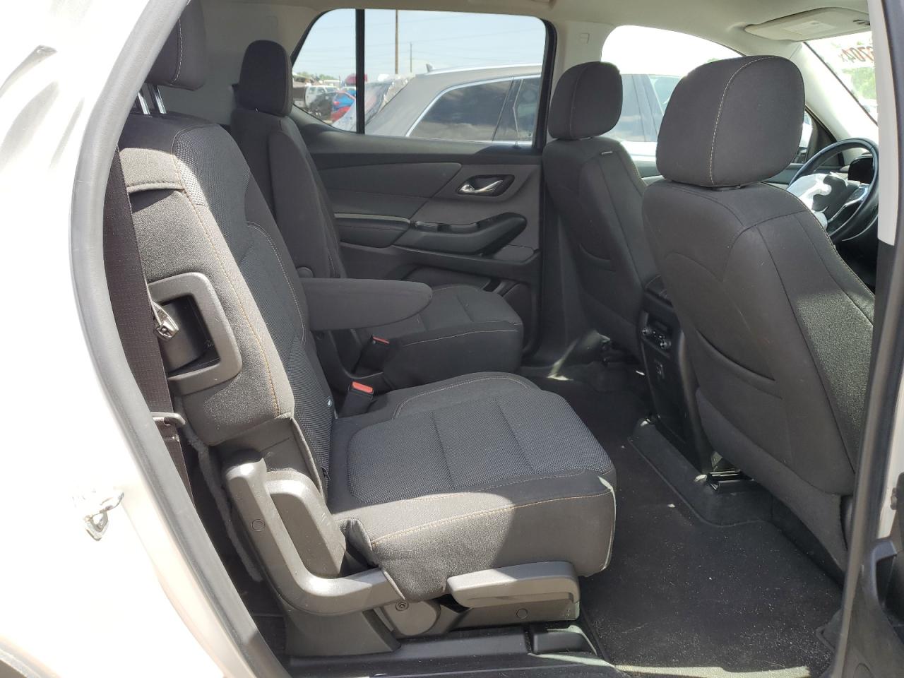 1GNEVGKW3KJ303604 2019 Chevrolet Traverse Lt