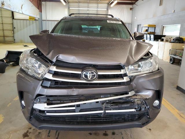 VIN 5TDJZRFH1KS622084 2019 Toyota Highlander, SE no.5