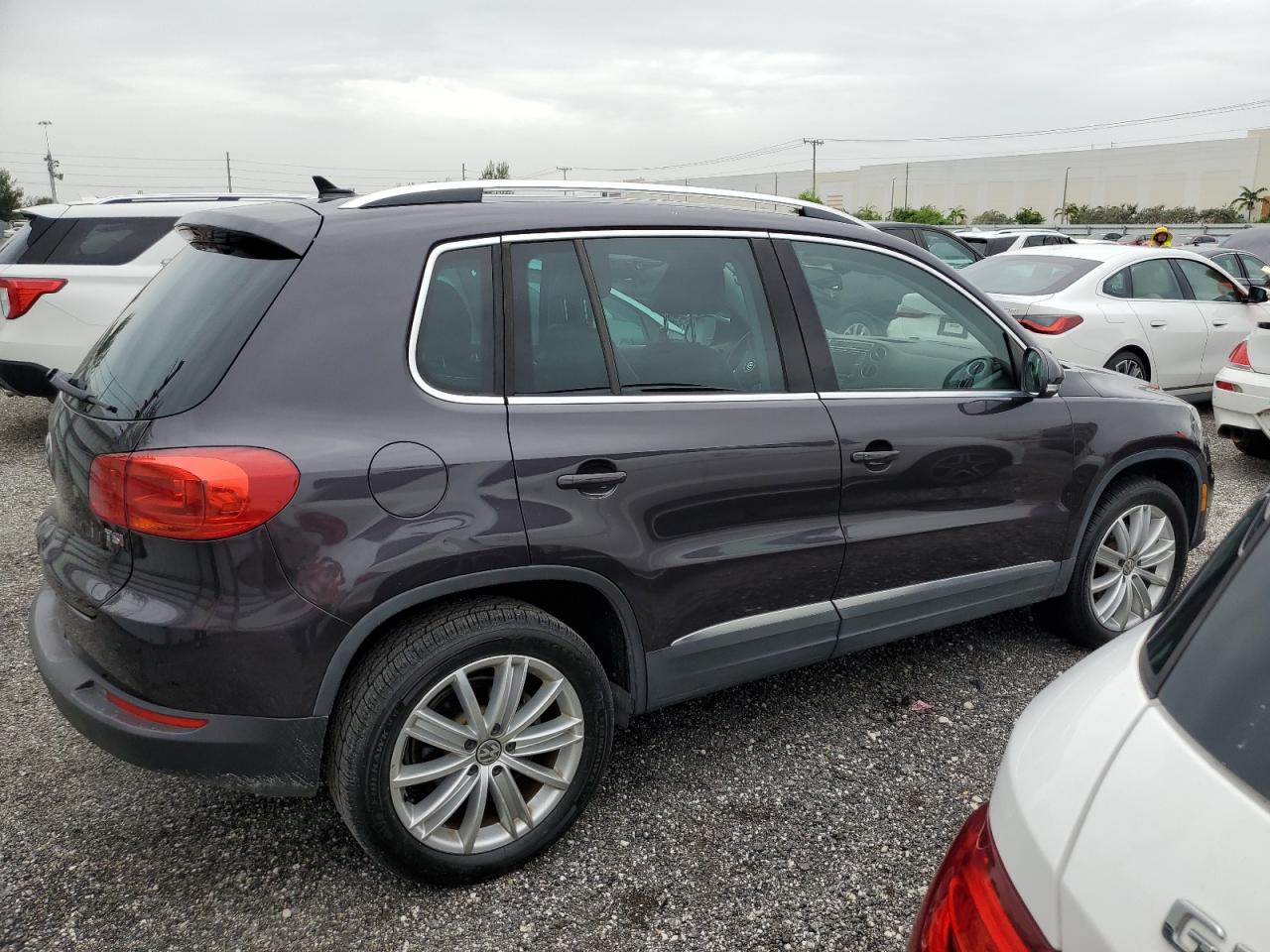 WVGAV7AX8GW560944 2016 Volkswagen Tiguan S