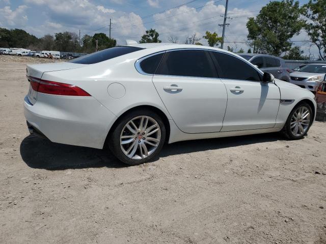 VIN SAJBE4BVXHCY27459 2017 Jaguar XF, Prestige no.3