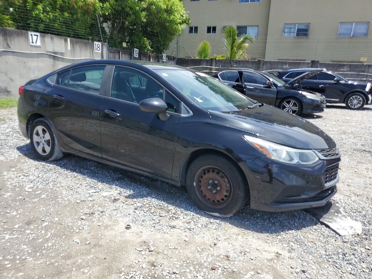 2018 Chevrolet Cruze Ls vin: 1G1BC5SM9J7148775