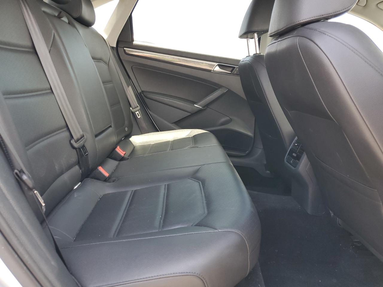 1VWBT7A34HC03637X 2017 Volkswagen Passat Se