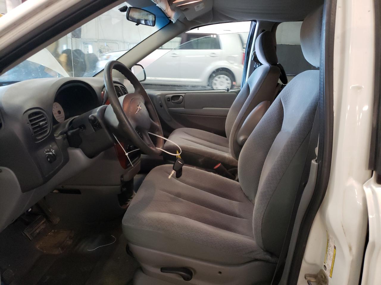 1C4GP45R45B438282 2005 Chrysler Town & Country