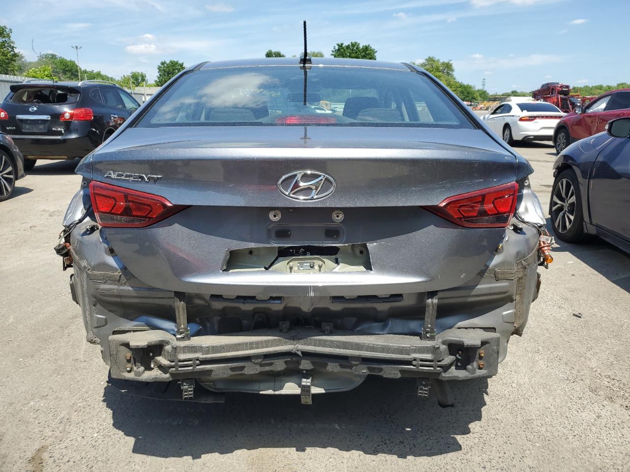 3KPC24A3XKE066055 2019 Hyundai Accent Se