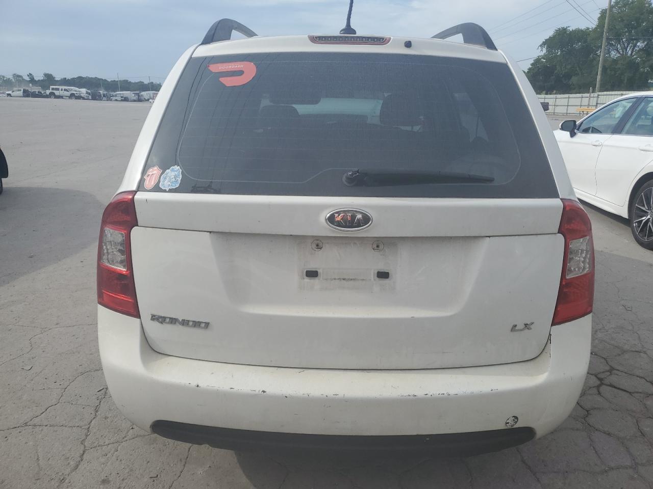 KNAFG528397237203 2009 Kia Rondo Base