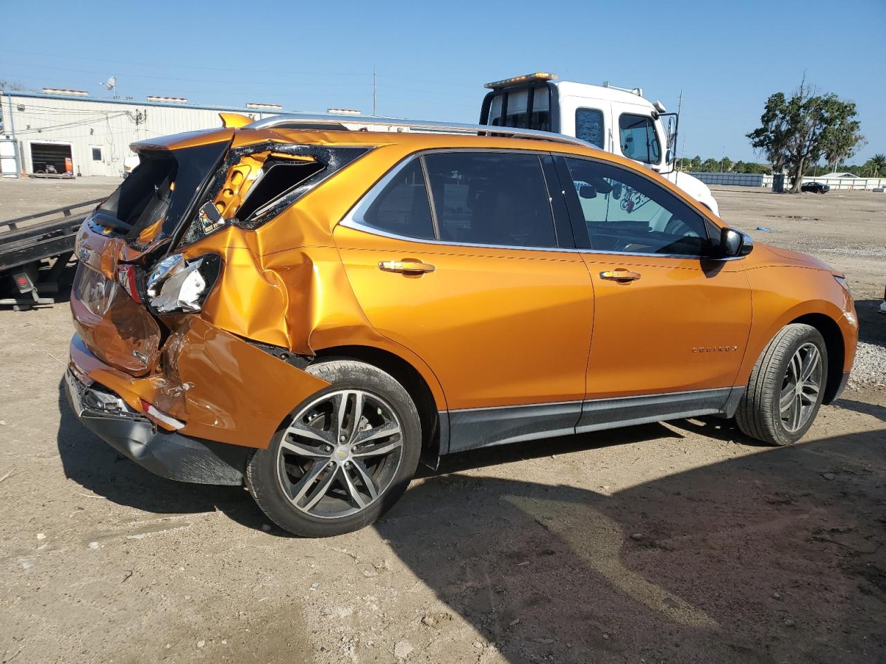 2GNAXMEV8J6257631 2018 Chevrolet Equinox Premier